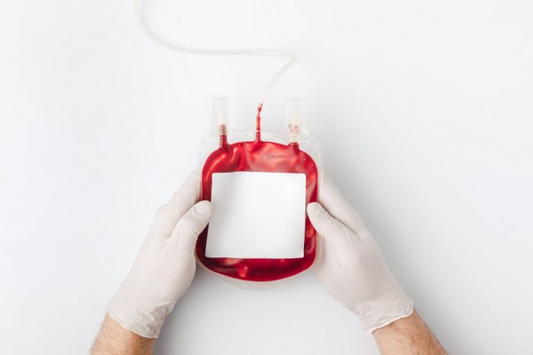 Bloed van transfusie bevat sporen van koffie en medicijnen