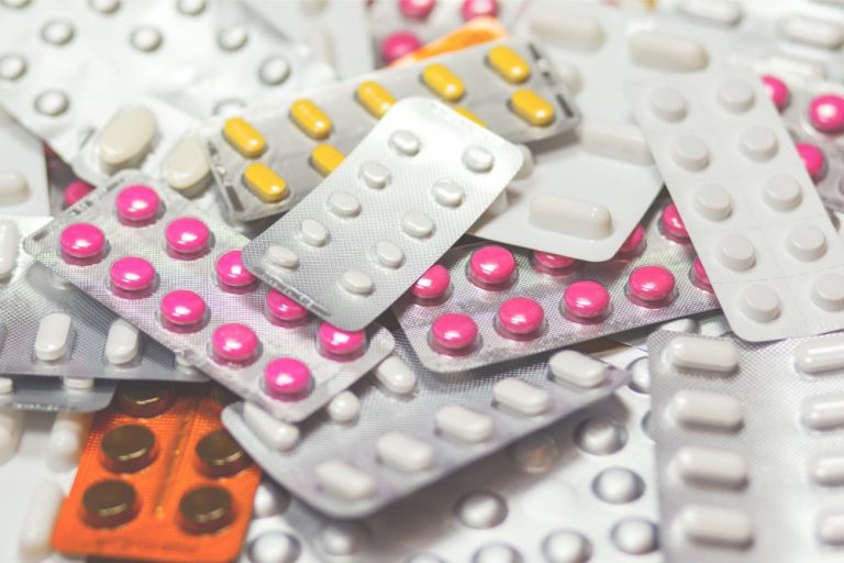Dossier Geneesmiddelen: Risico’s van vrij verkrijgbare medicatie